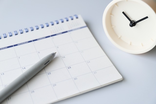 カレンダーと時計｜インビザラインの痛みのピークは？