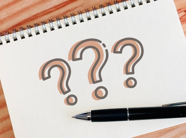 クエスチョンマークが書かれたイラスト