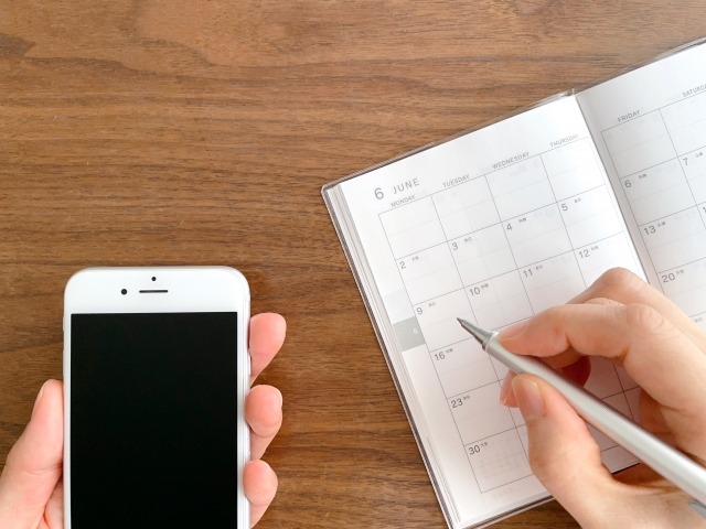 ネットで歯医者を予約する画像