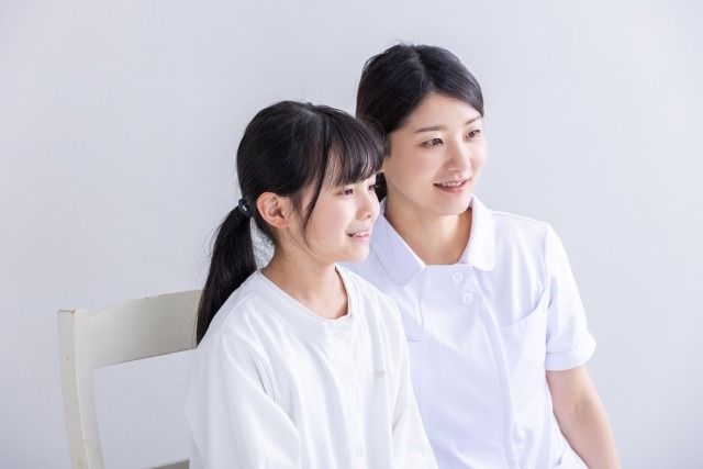 矯正相談をしている女の子