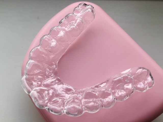 歯ぎしりや食いしばりの症状緩和に使用するマウスピース